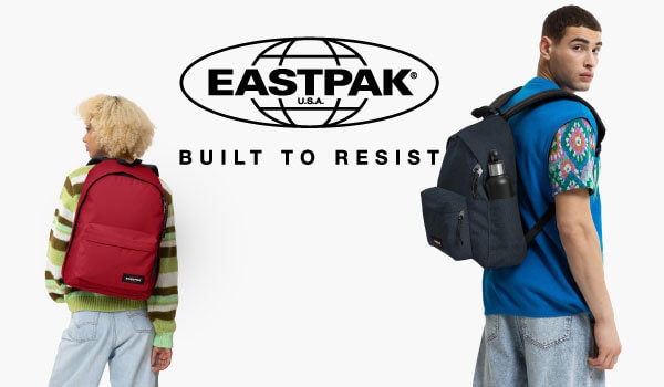 Jovens com mochilas da Eastpak às costas 
